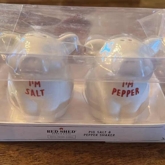 Red Shed Pig Salt and Pepper Shaker Set - Picture 1 of 7